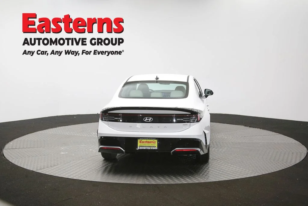 Used 2025 White Hyundai SEL image 37