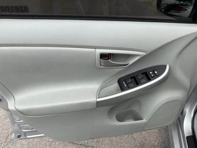 Used 2013 Silver Toyota Three image 16