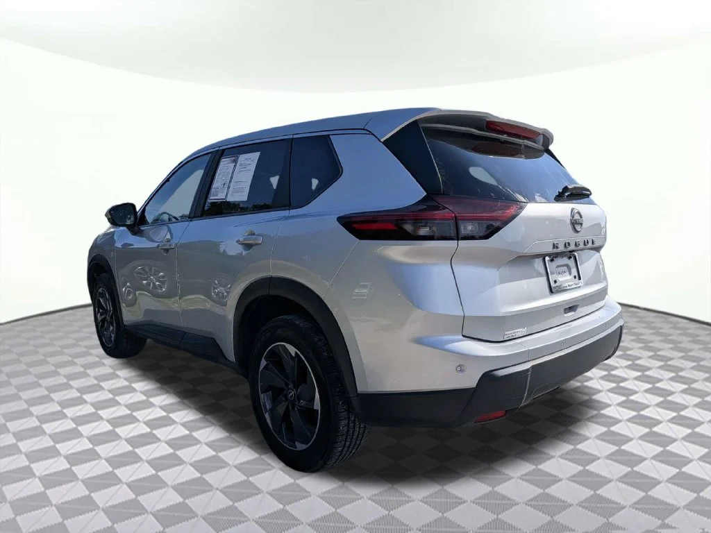 Used 2025 Silver Nissan SV image 5