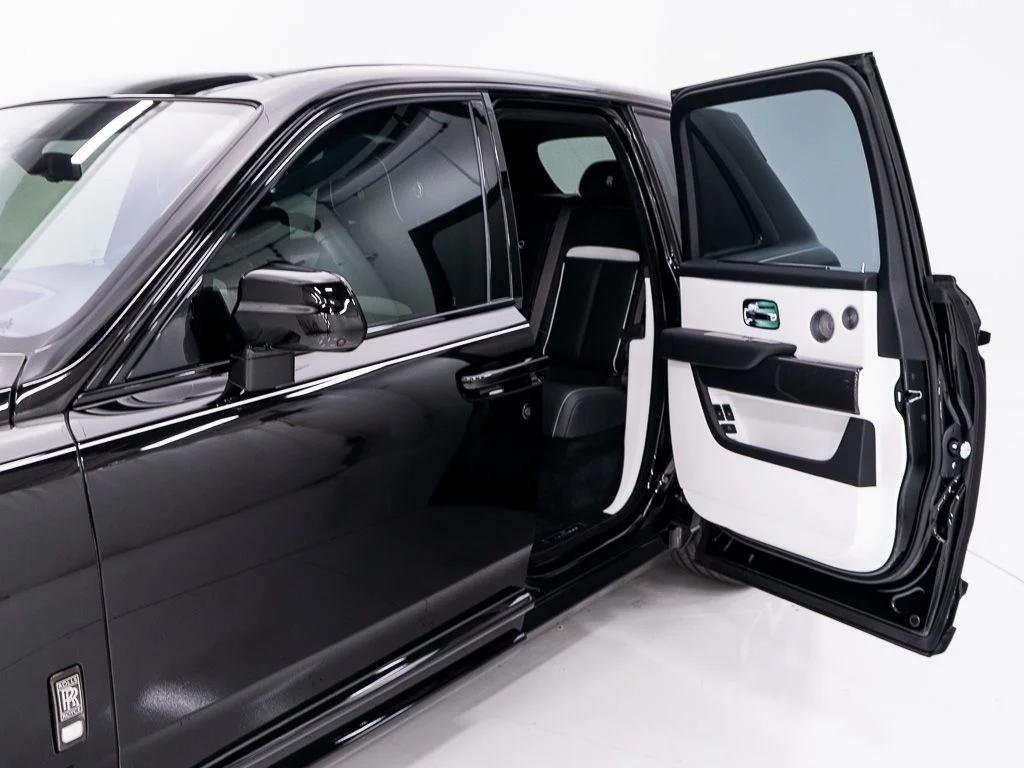 Certified Used 2026 Black Diamond Rolls-Royce Black Badge image 21
