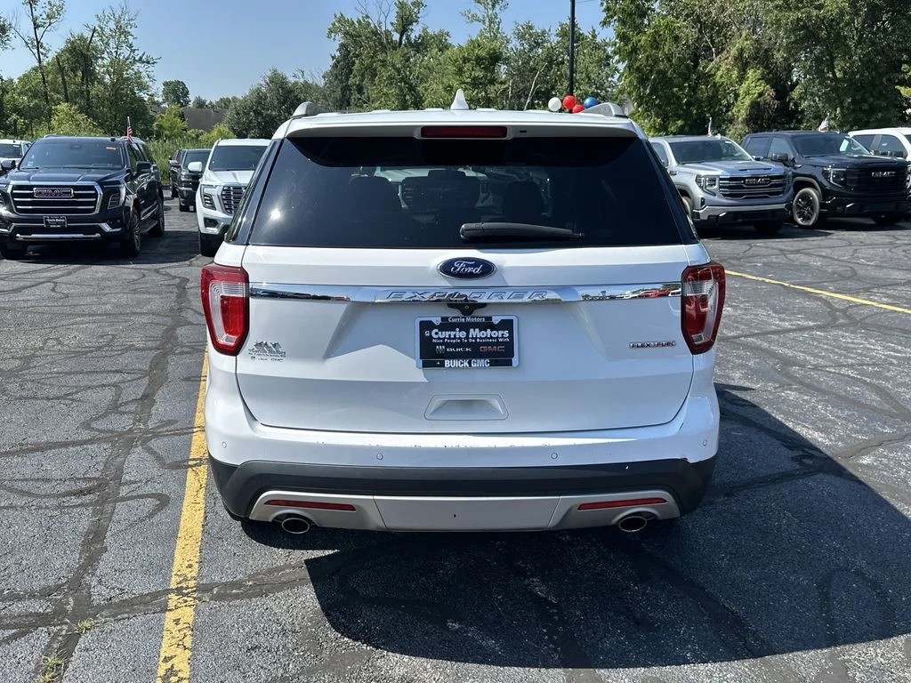 Used 2016 White Ford XLT image 7