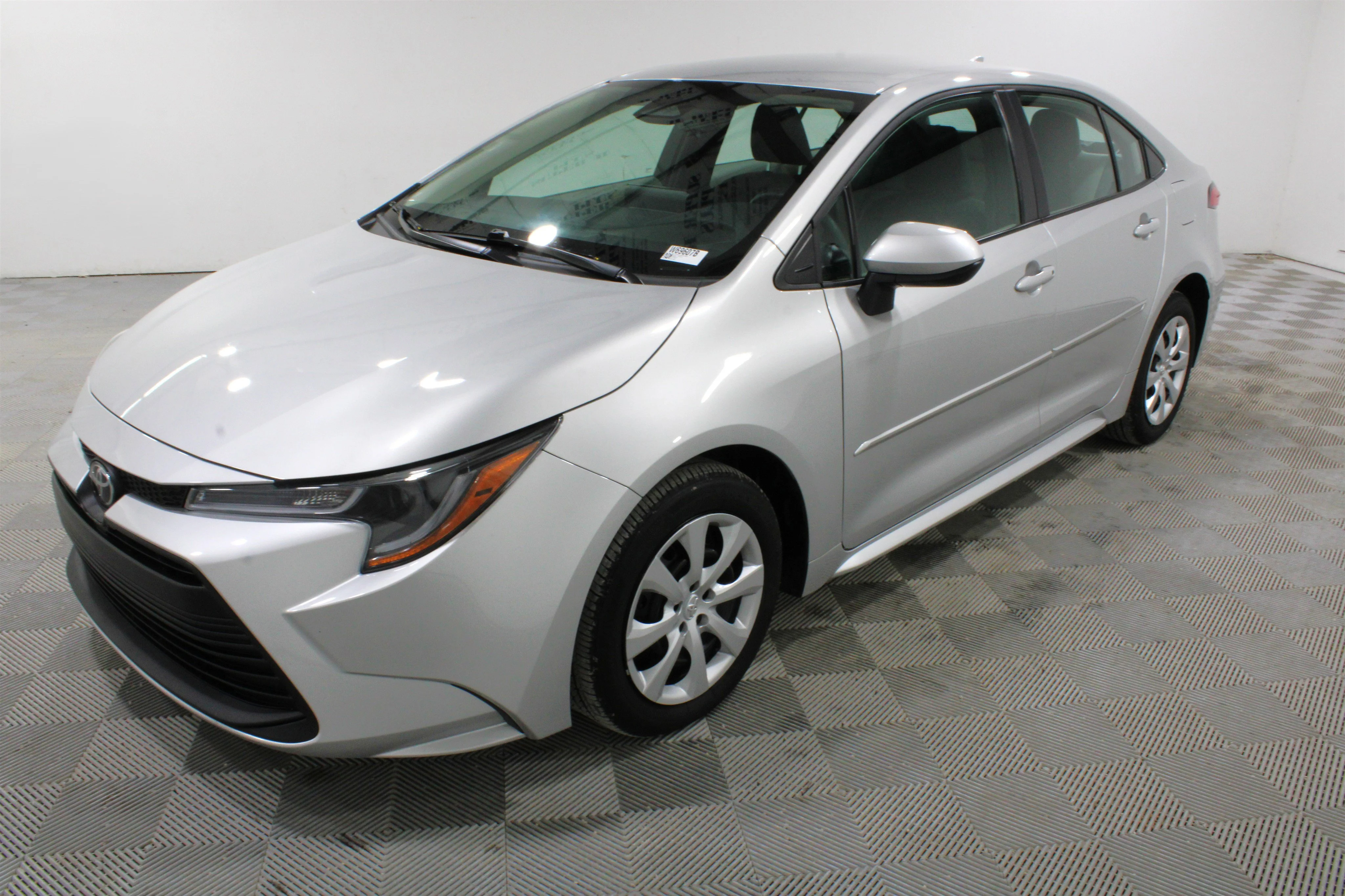 2025 Toyota Corolla LE - Photo 31