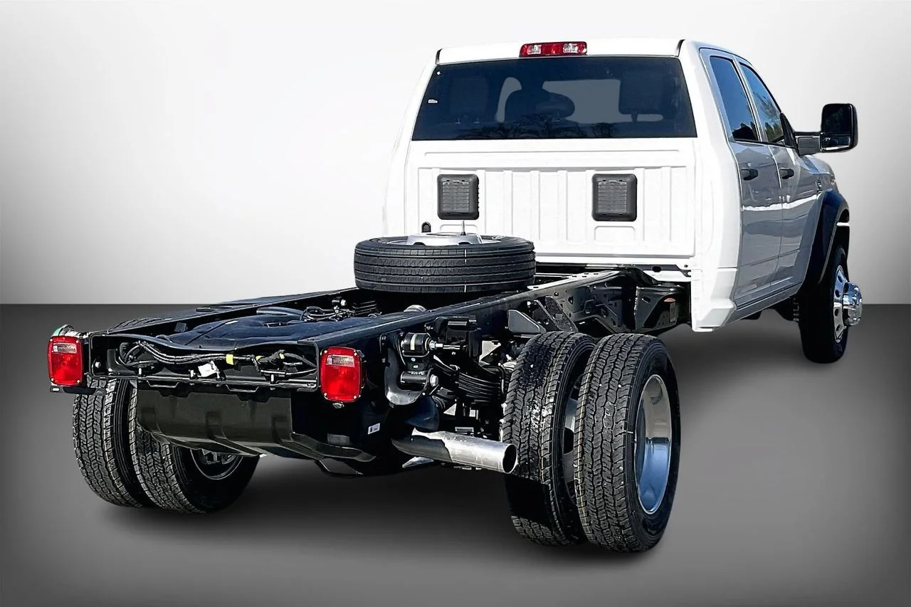 New 2026 Bright White Clear-Coat Exterior Paint RAM Tradesman image 8
