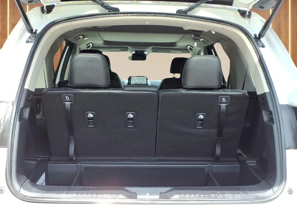 Used 2023 White Honda Touring image 33