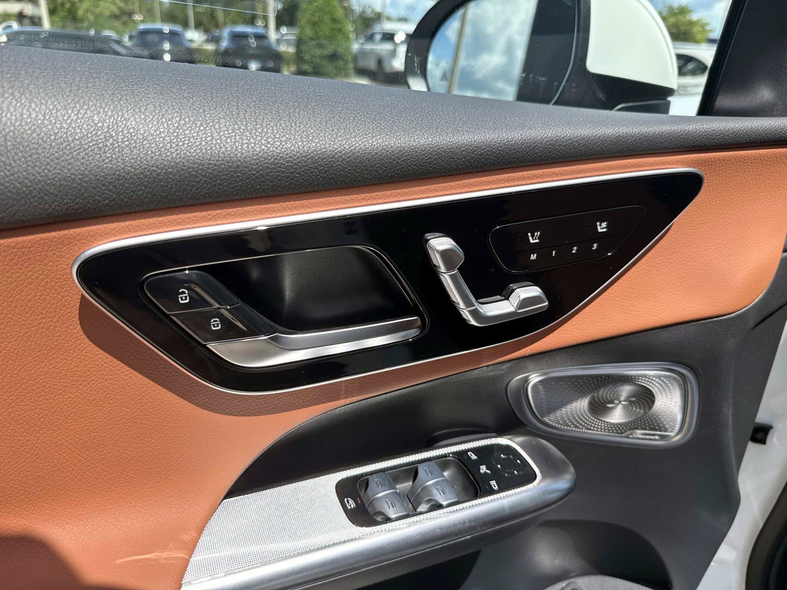 New 2027 Polar White Mercedes-Benz 300 SUV image 18