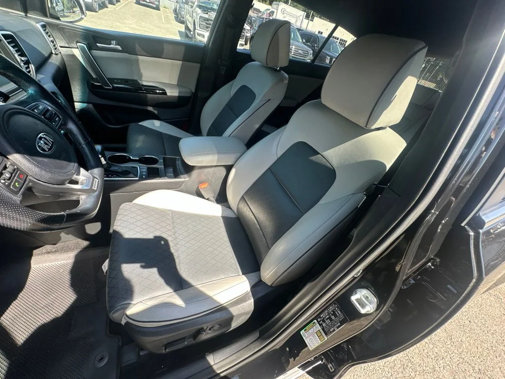 Used 2019 Red Kia EX image 10