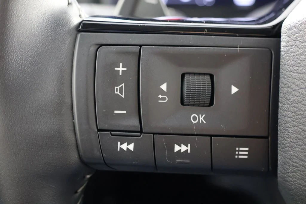 Used 2025 Boulder Gray Nissan SL image 11