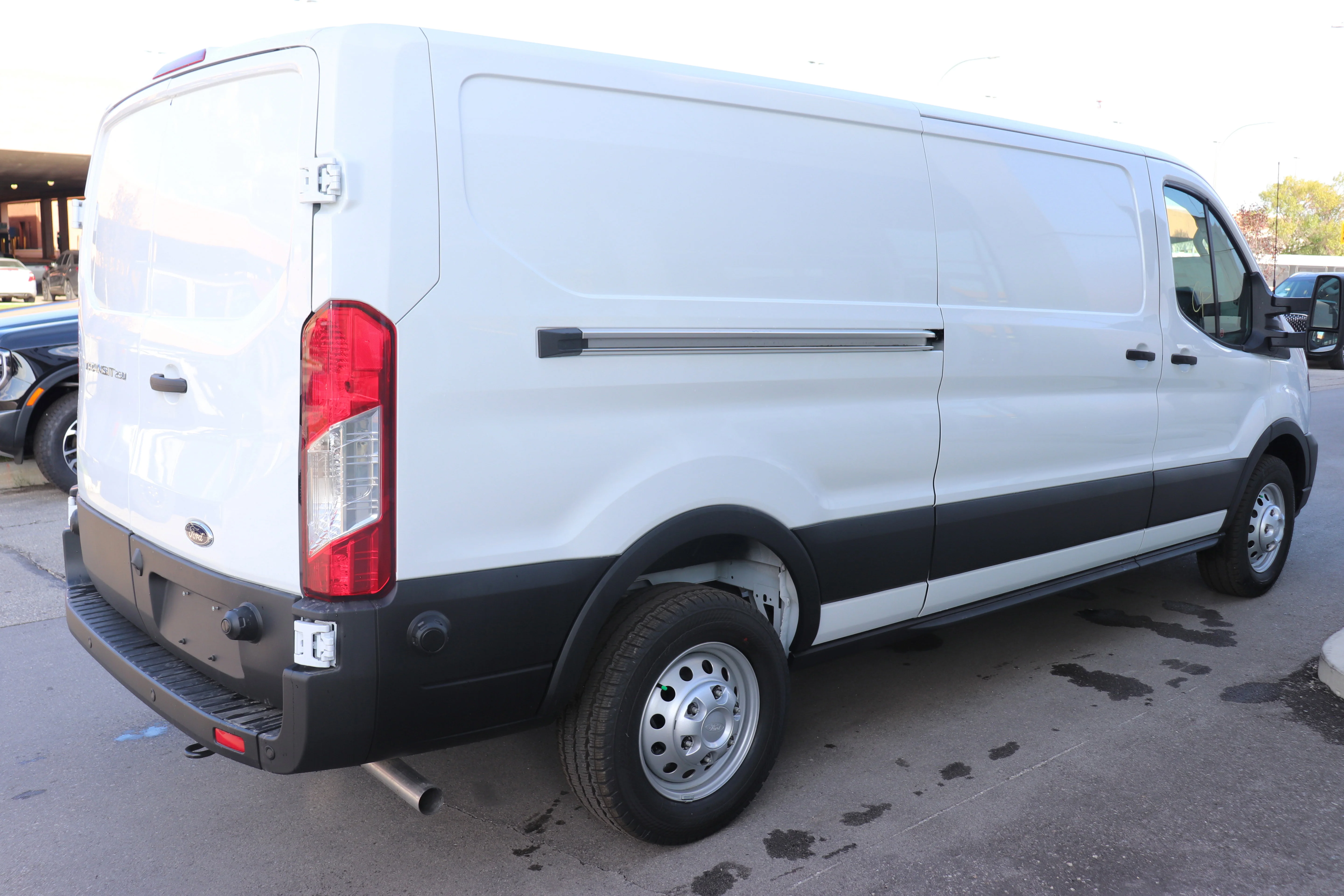 New 2025 OXFORD WHITE Ford  image 4