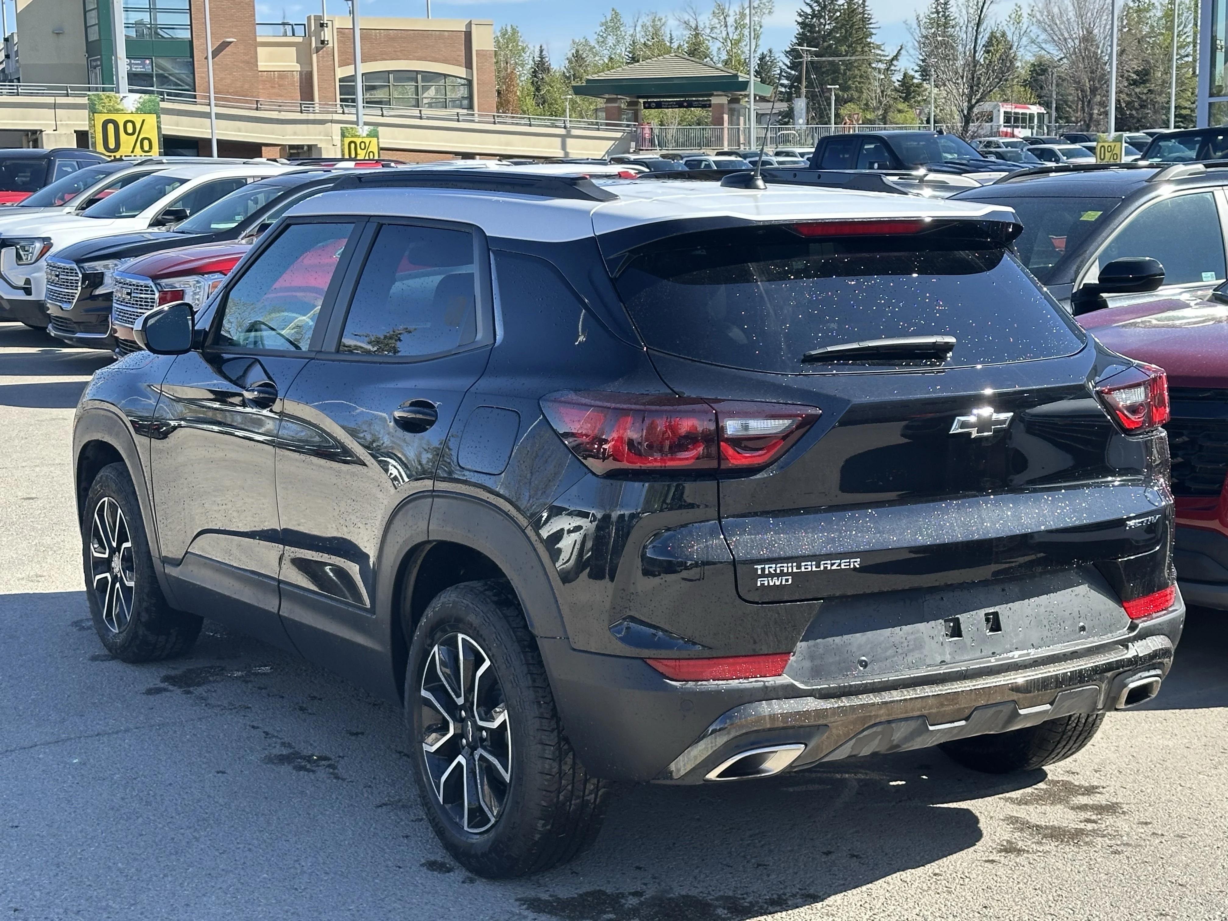 New 2026 Mosaic Black Metallic Chevrolet ACTIV image 4
