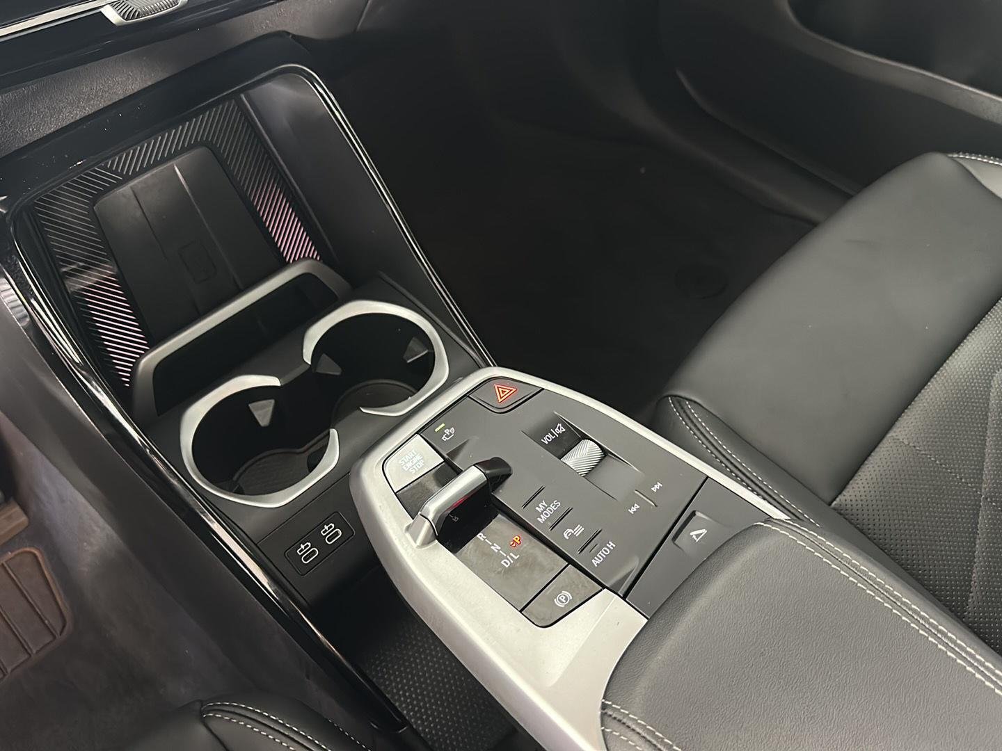New 2026 Mineral White Metallic BMW xDrive28i image 25
