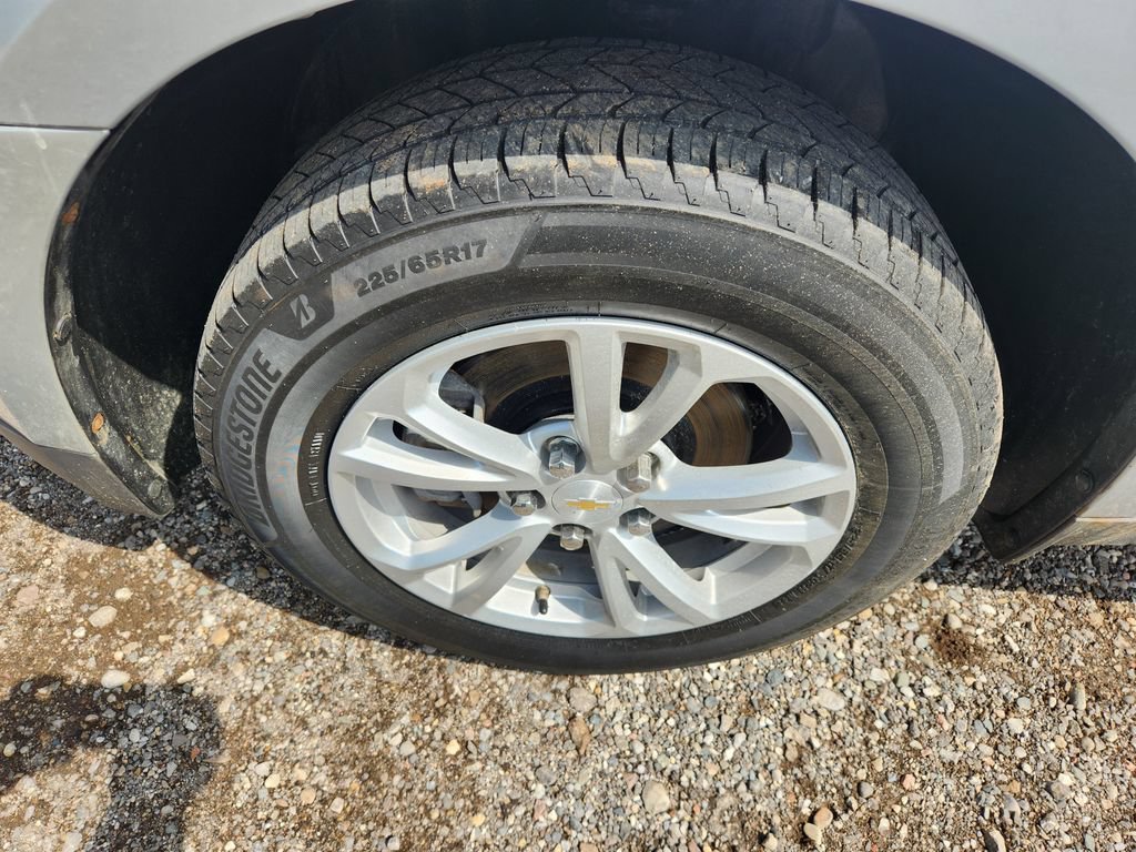Used 2016 SILVER ICE METALLIC Chevrolet LT image 22