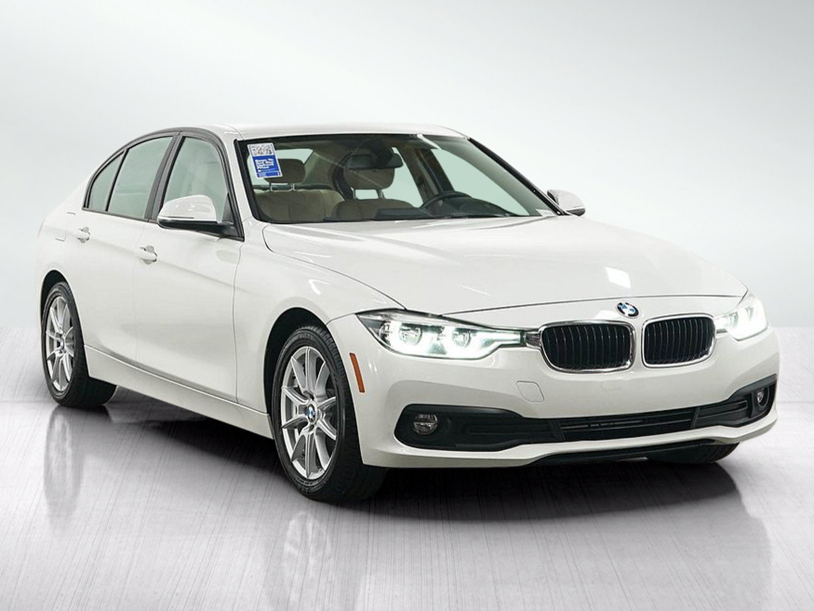 Used 2018 Alpine White BMW 320i xDrive image 7