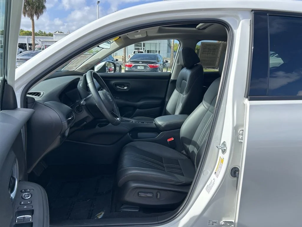 Used 2023 White Honda EX-L image 15
