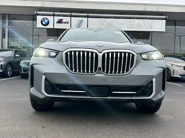 New 2026 Skyscraper Grey Metallic BMW xDrive40i image 2