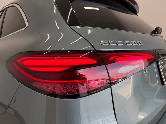 New 2027 Silver Mercedes-Benz GLC 300 image 33