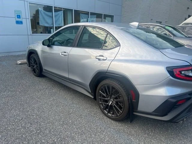 Used 2024 Ice Silver Metallic Subaru Limited image 4