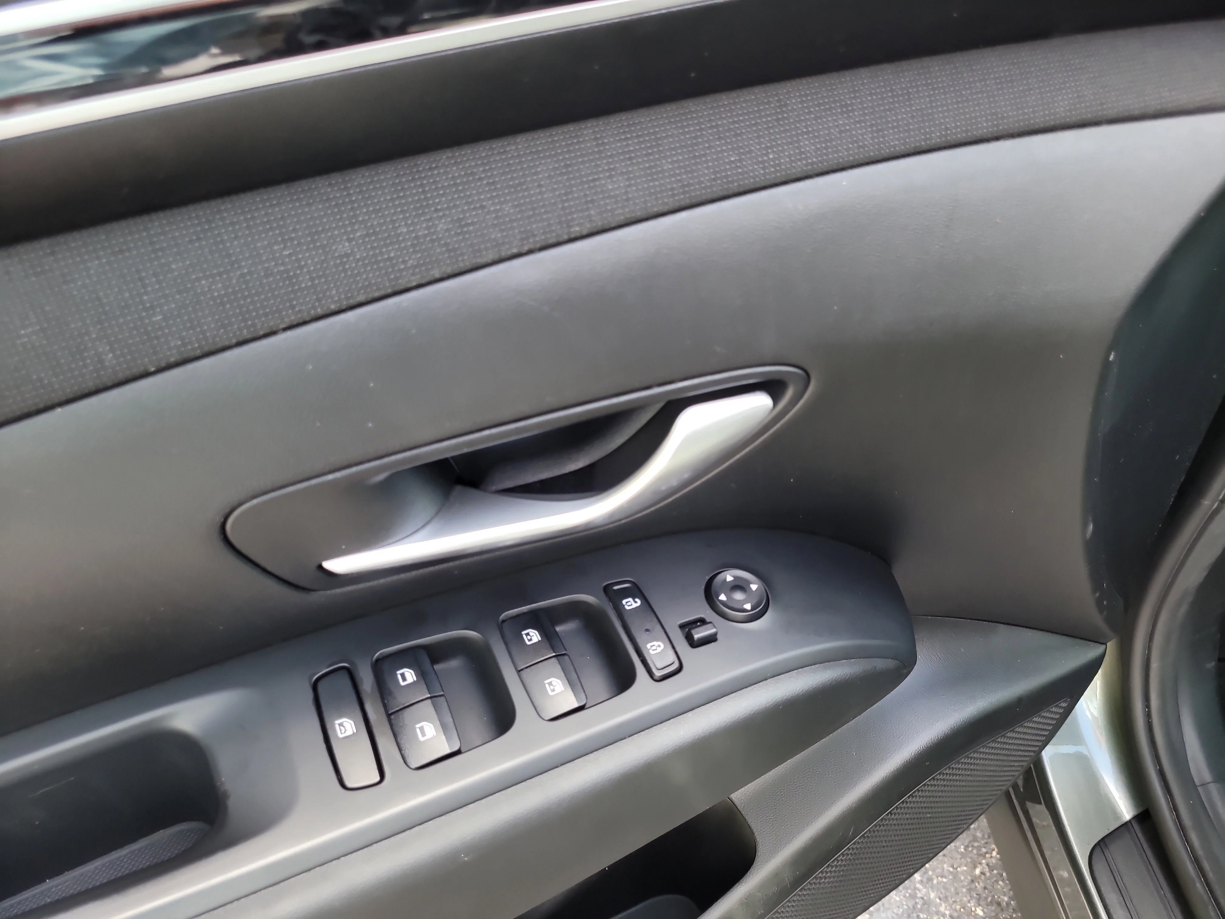 Used 2023 Amazon Gray Hyundai SEL image 19
