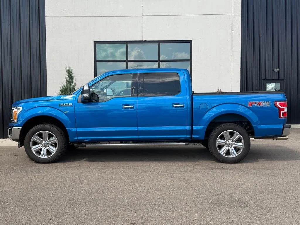 Used 2019 Blue Ford XLT image 2