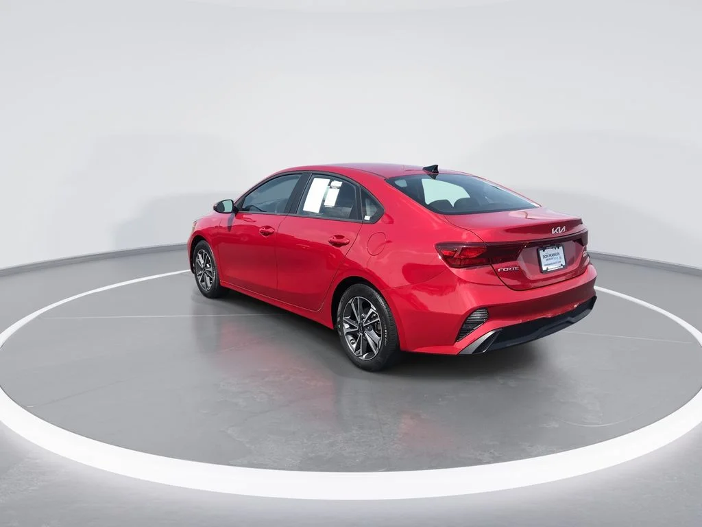 Used 2022 Red Kia LXS image 6