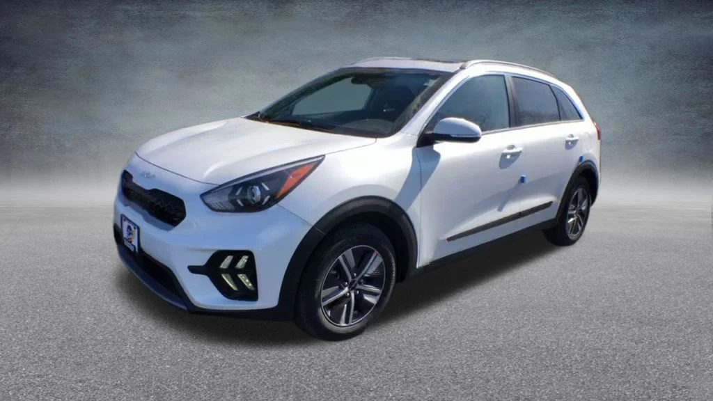 Used 2022 White Kia EX Premium image 7
