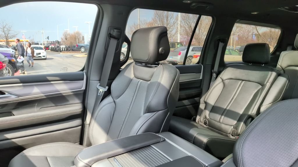 New 2026 Bright White Clear-Coat Exterior Paint Jeep Limited Altitude image 23
