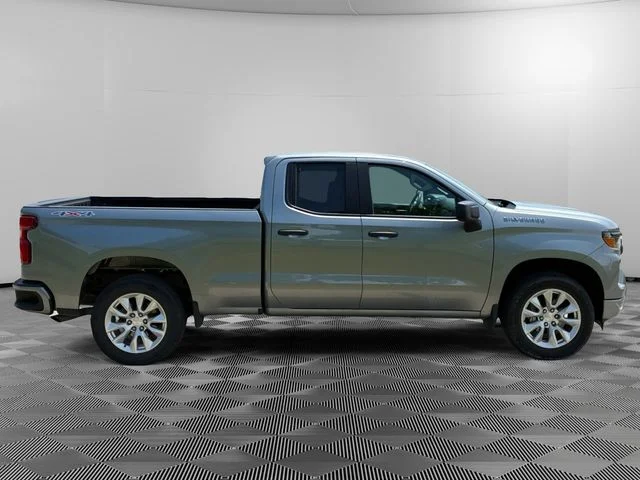Used 2023 Gray Chevrolet Custom image 6