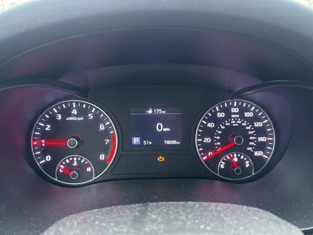 Used 2019 White Kia LX image 10