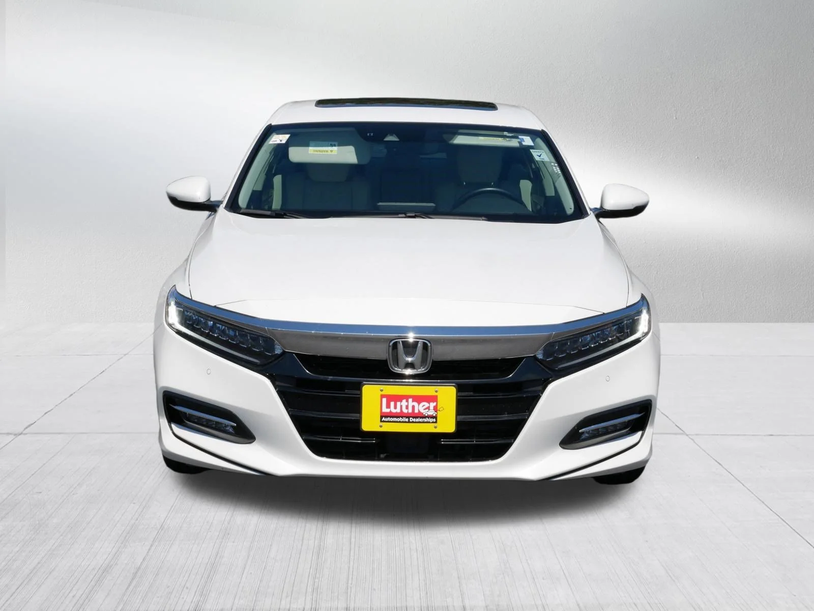 Used 2019 Platinum White Pearl Honda Touring image 2