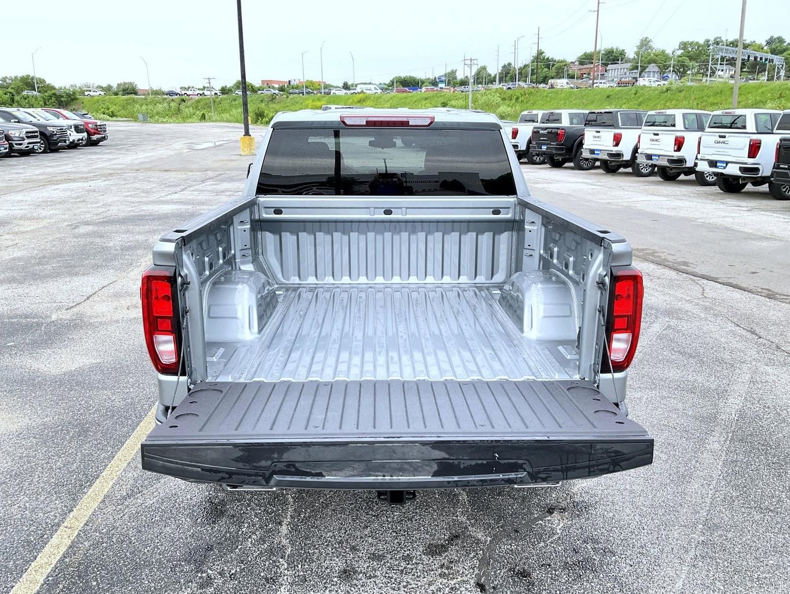 New 2026 Sterling Metallic GMC Elevation image 24
