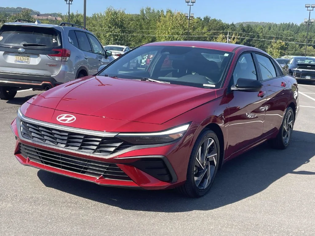 Used 2025 Red Hyundai SEL Sport image 25