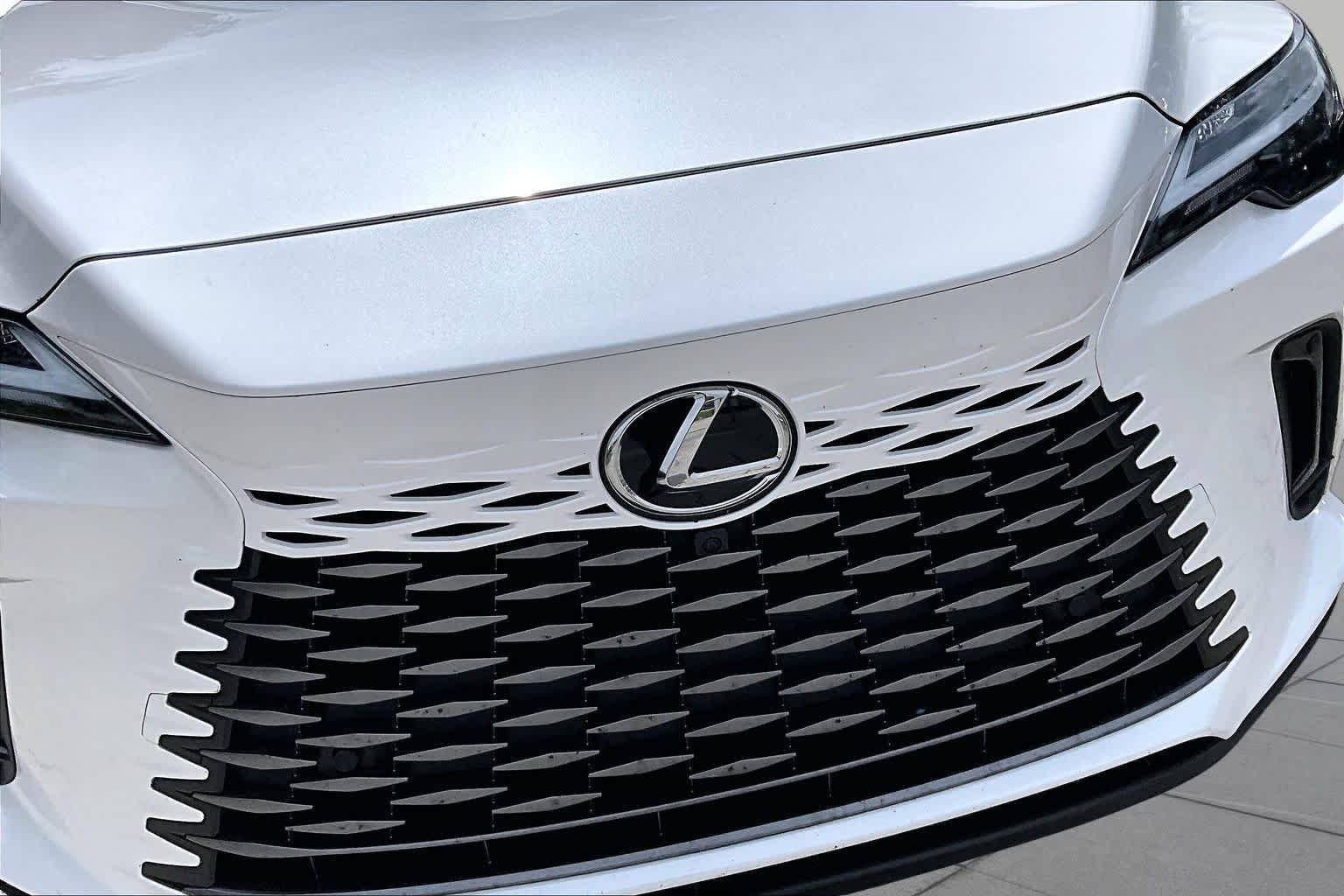 Used 2023 Eminent White Pearl Lexus Premium image 30