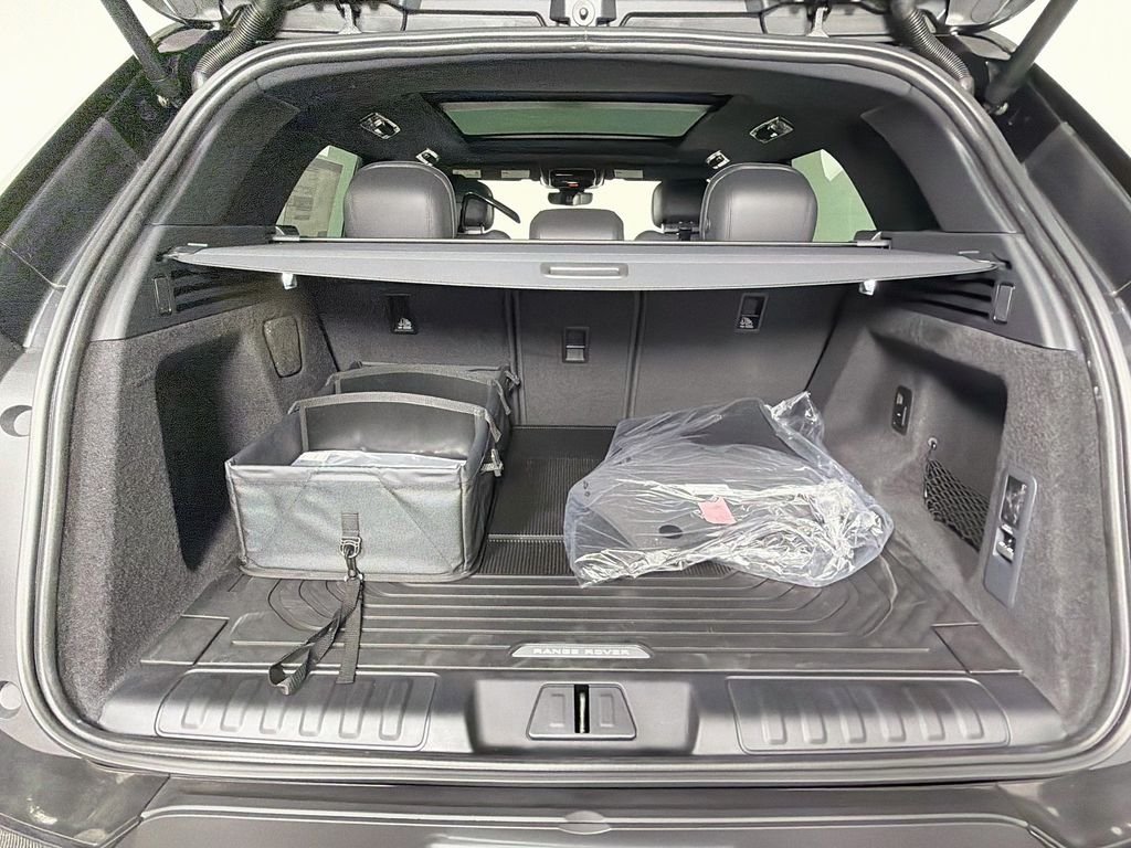 New 2027 Carpathian Grey Land Rover  SE P360 image 28