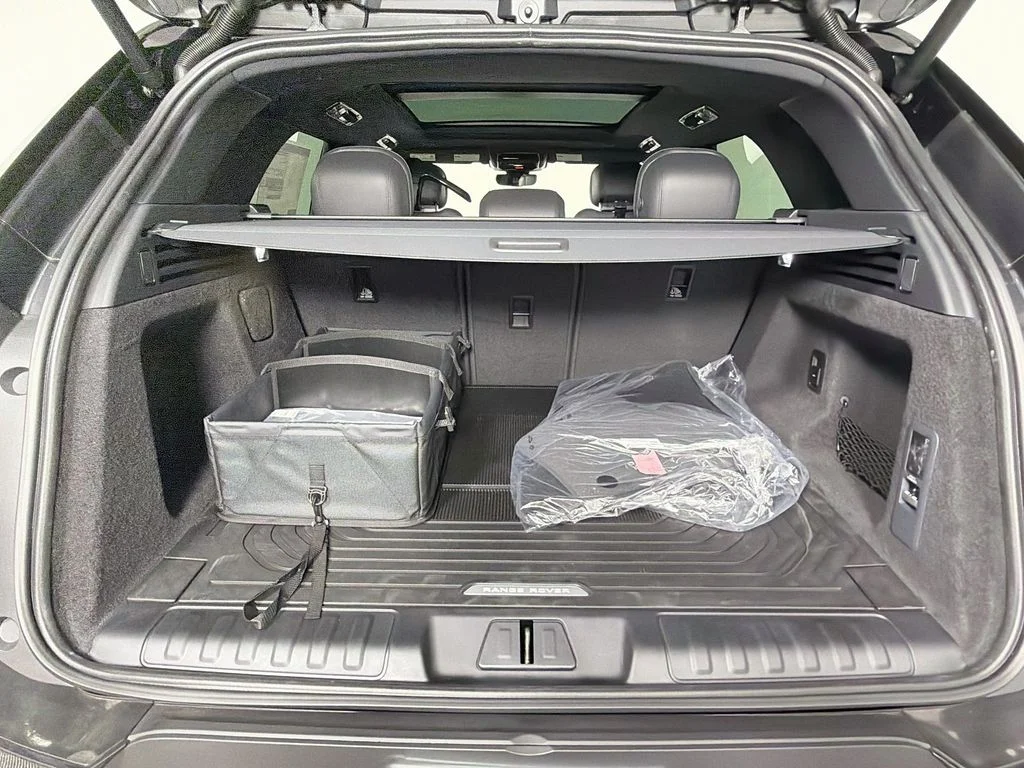 New 2027 Carpathian Grey Land Rover SE image 28