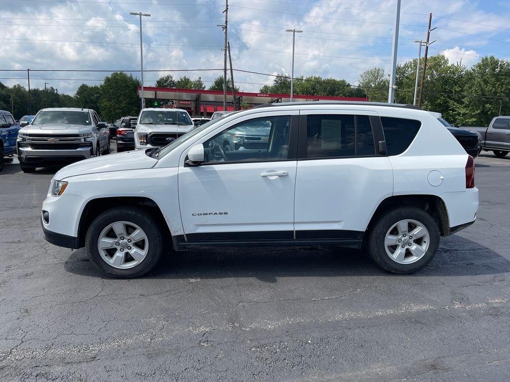 Used 2017 Bright White Clearcoat Jeep Latitude image 2