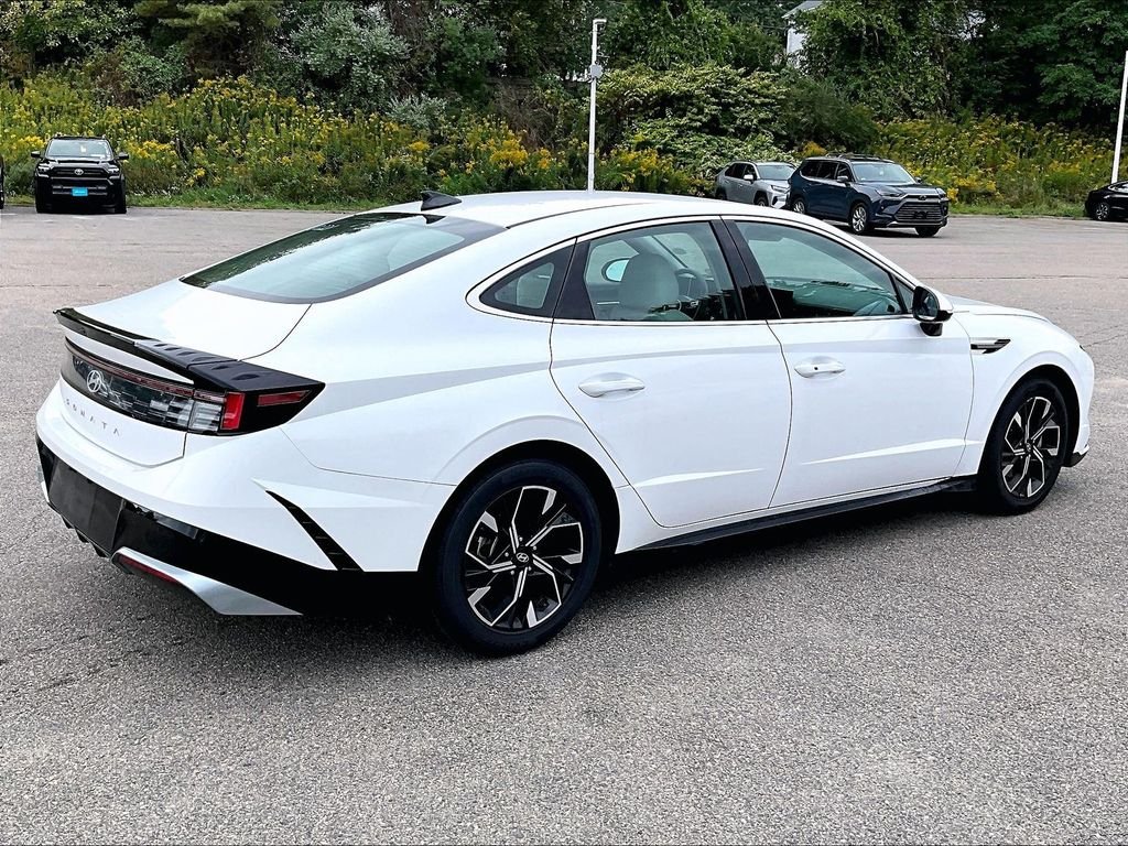Used 2025 White Hyundai SEL image 6