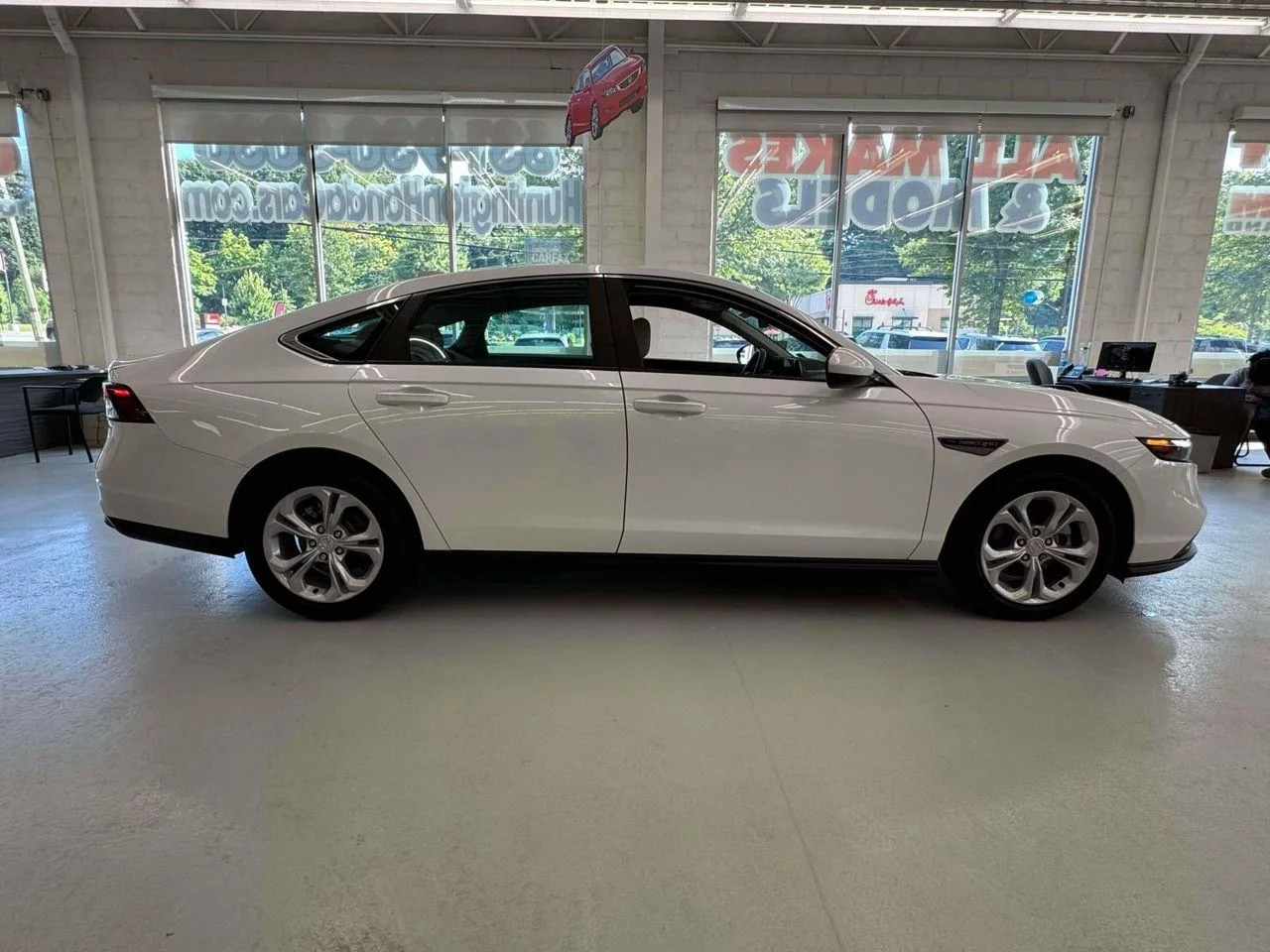 2023 Honda Accord LX - Photo 9