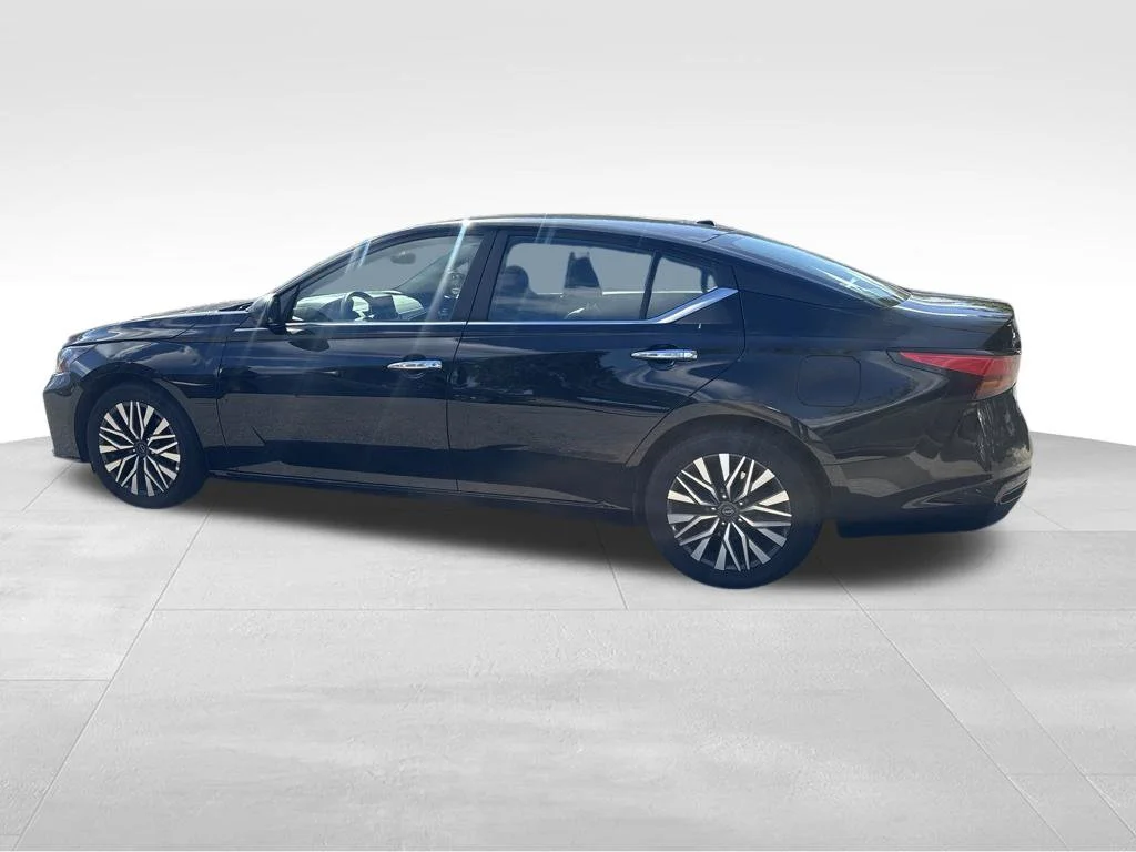 Used 2025 Black Nissan 2.5 SV image 8