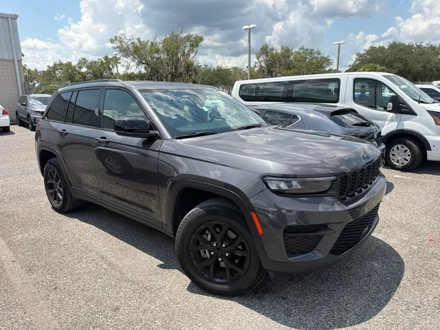 Used 2024 Baltic Gray Metallic Clearcoat Jeep Altitude image 2