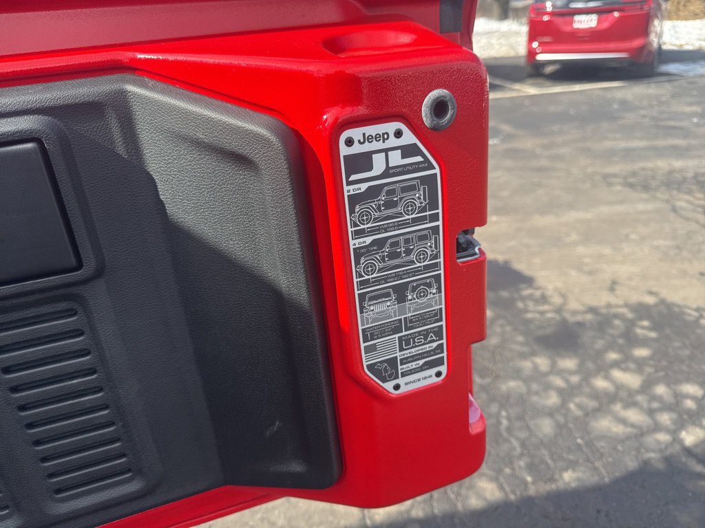 2025 Jeep Wrangler 4-Door Sahara - Photo 41