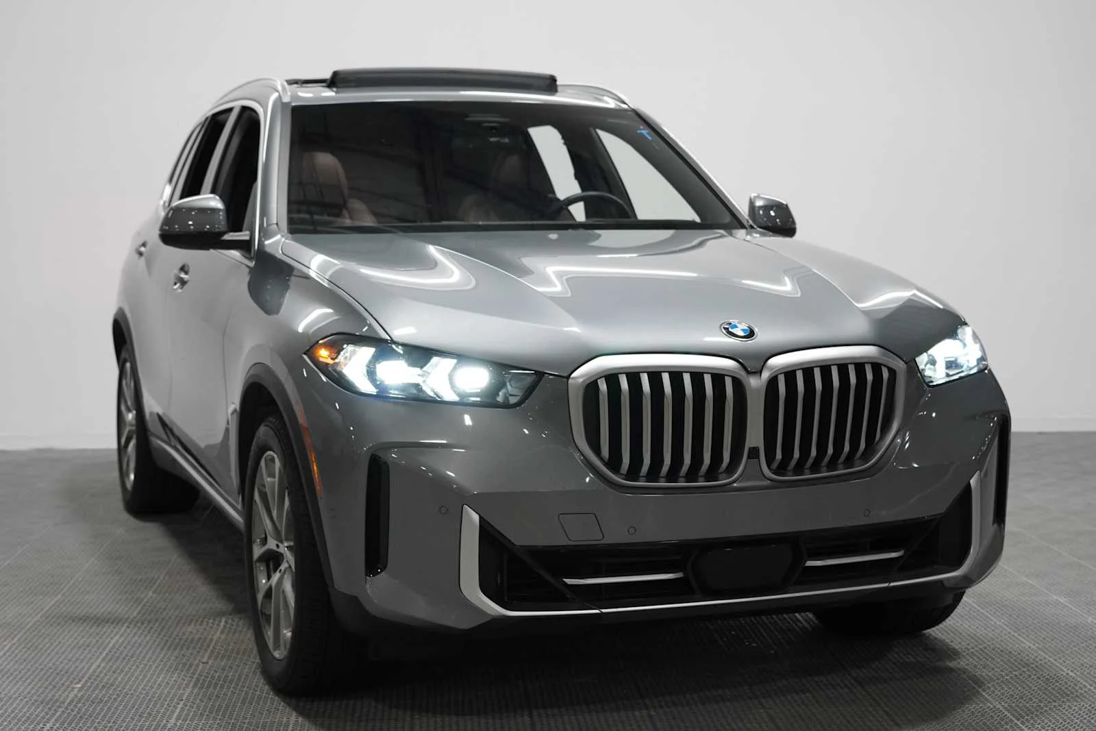 Used 2024 Not Available BMW xDrive40i image 3