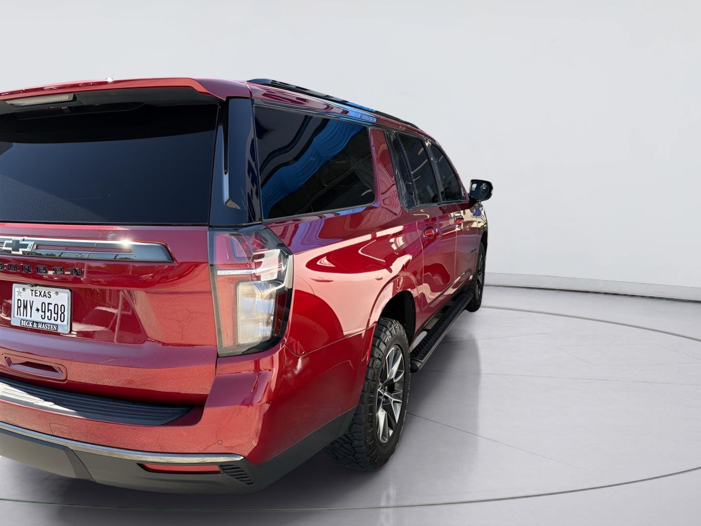 2021 Chevrolet Suburban photo 3 of 4