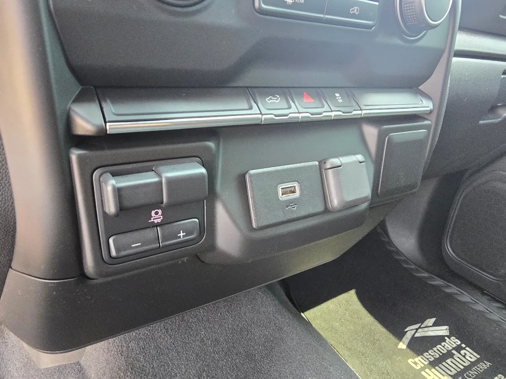 Used 2019 Northsky Blue Metallic Chevrolet Custom image 22
