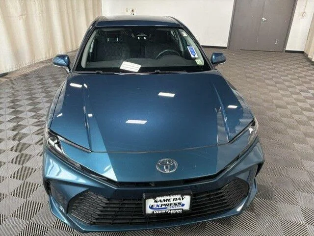 Used 2025 Ocean Gem Toyota LE image 4