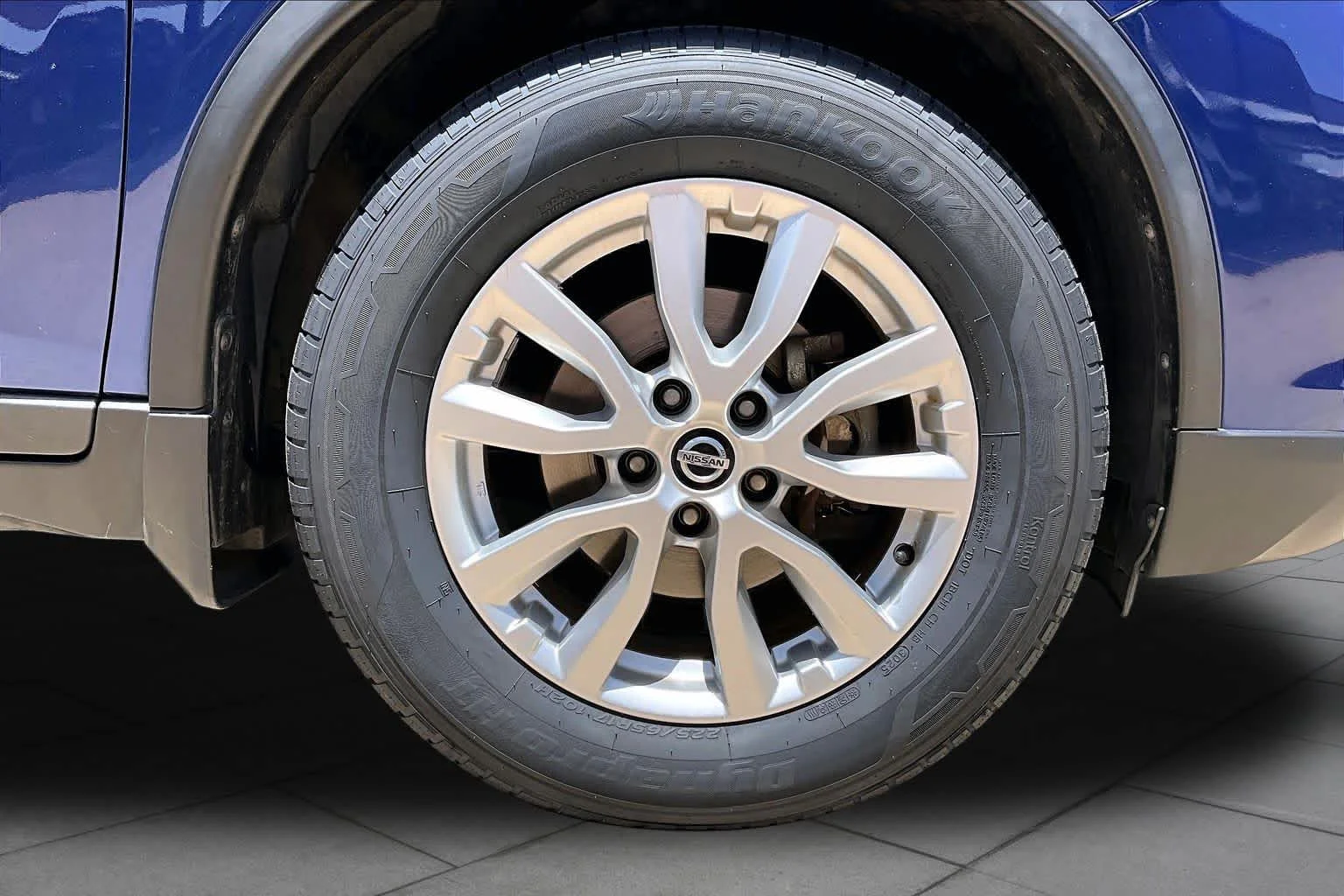 Used 2019 Caspian Blue Metallic Nissan SV image 10