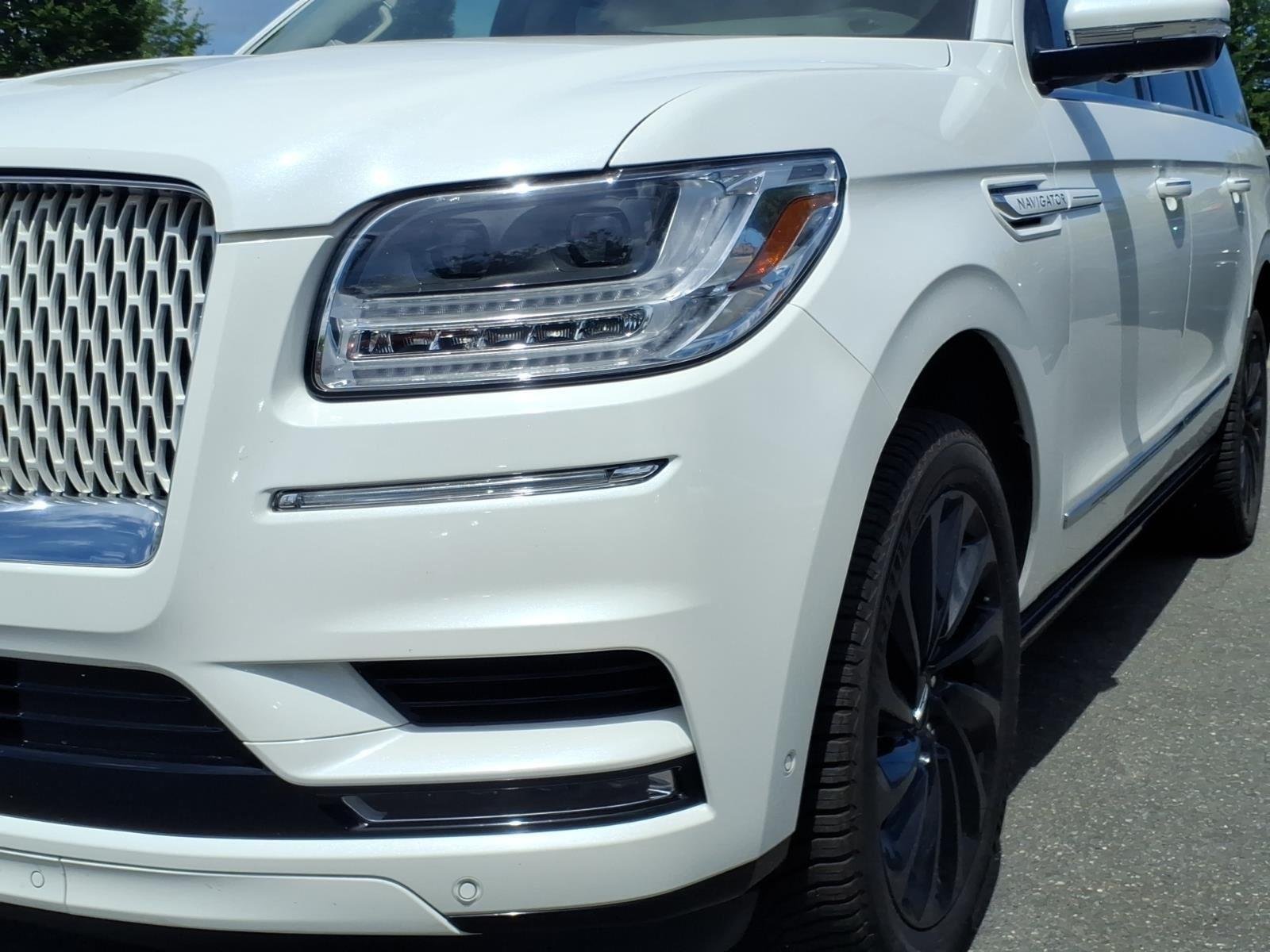 Used 2021 Pristine White Lincoln Reserve image 12