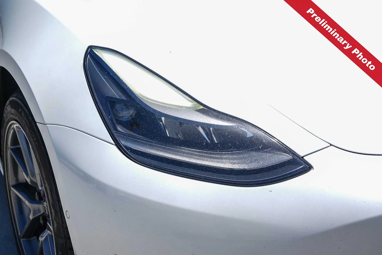 Used 2021 White Tesla Standard Range Plus image 4