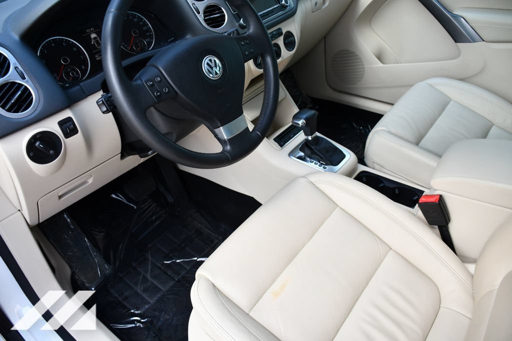Used 2010  Volkswagen SE image 21