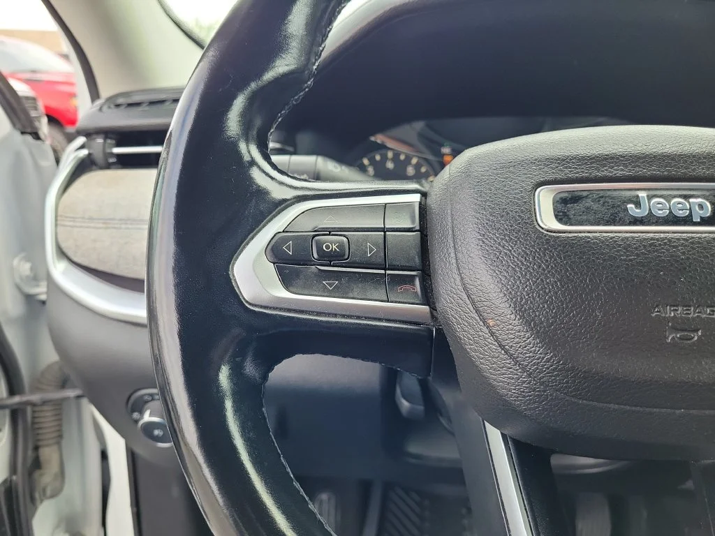 Used 2022 White Jeep Latitude image 29
