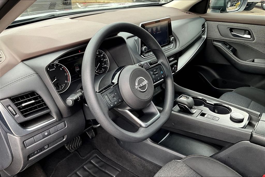 Used 2023 Gray Nissan SV image 8