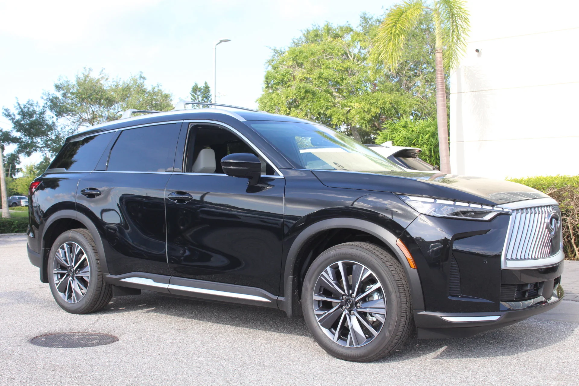 2026 INFINITI QX60 LUXE - Photo 8